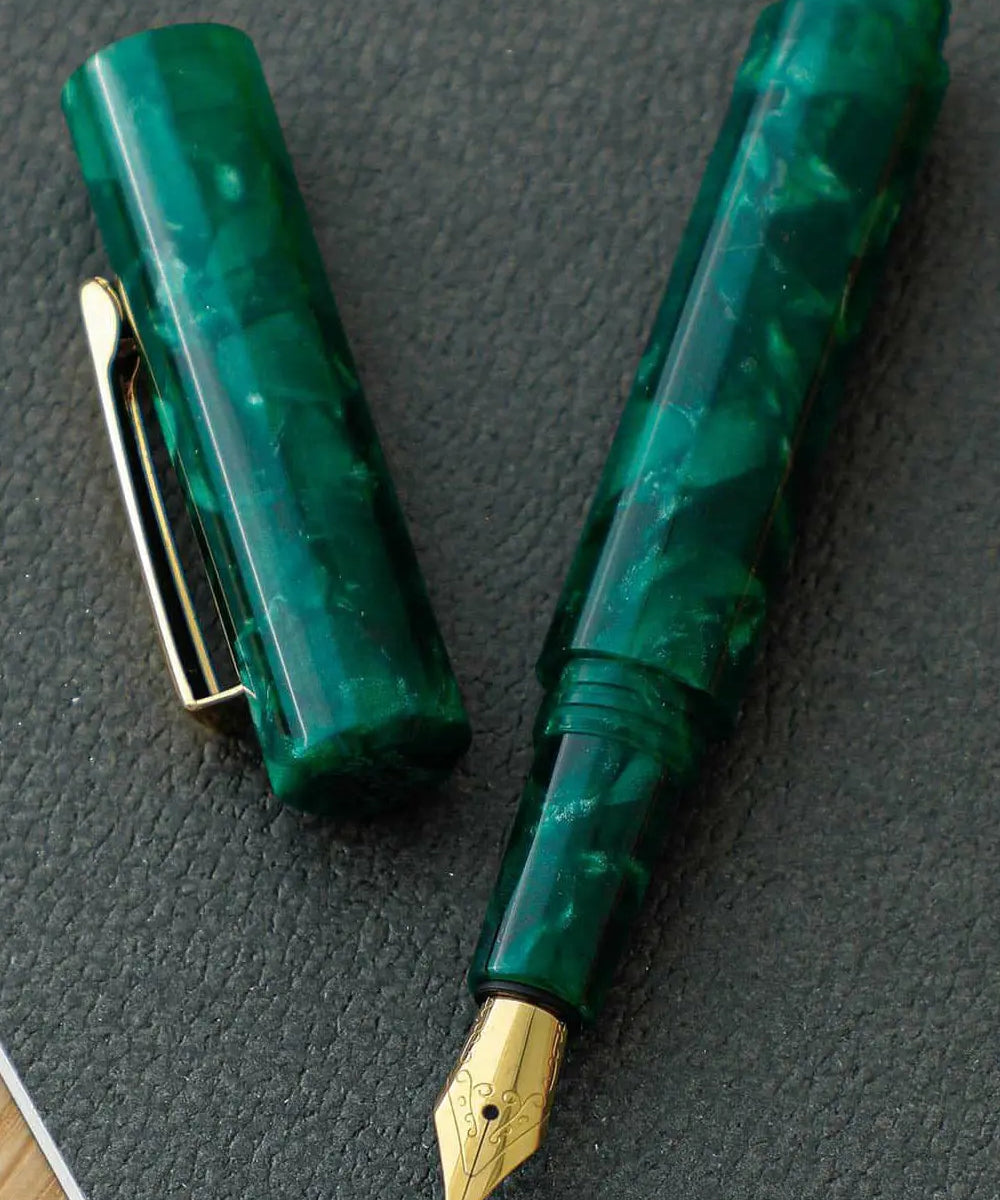 attacheMarbleFPGreenCloseUp.webp